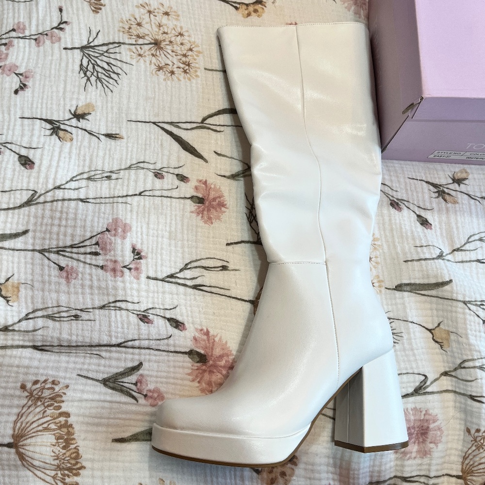 Draven white platform boots - NEW - size 9